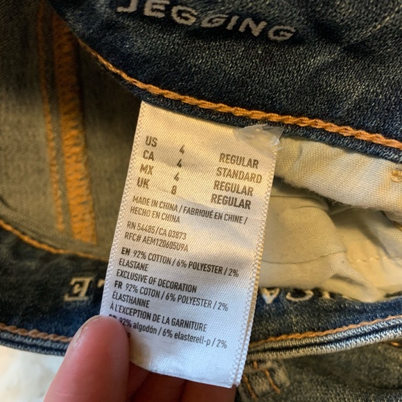 American Eagle Size 4 distressed Jeggings - Picture 3 of 3